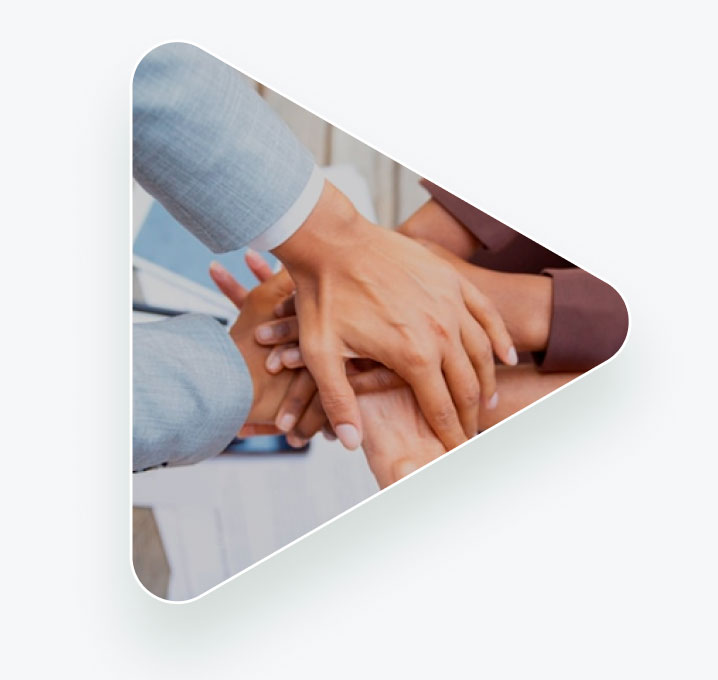 Firma electrónica de contratos sin trámites físicos.